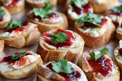 Crostini with Brie Cheese and Cranberry Chutney Recipe