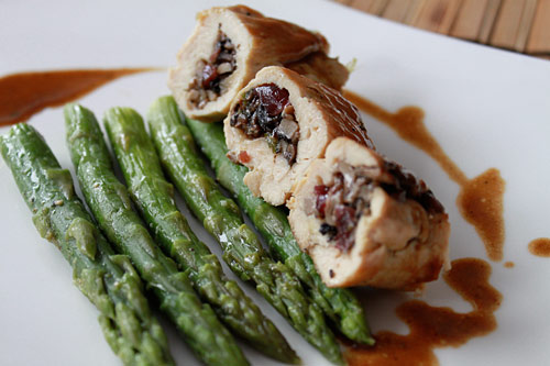 Chicken rolls stuffed with mushrooms (Duxelles) and craisins