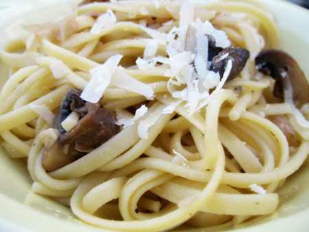 Spaghetti with Portobello Mushroom and Shallots Recipe