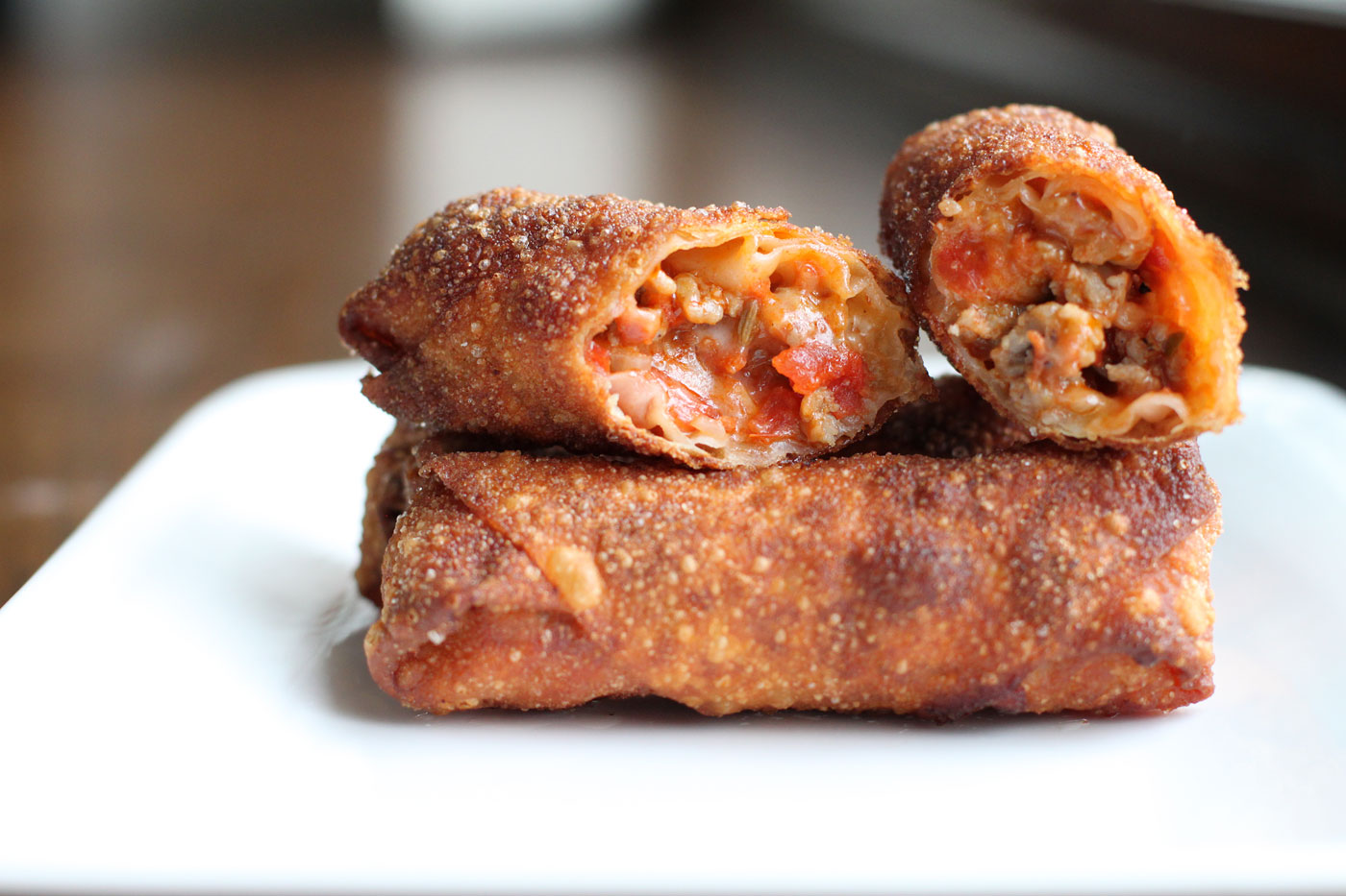 http://www.simplecomfortfood.com/wp-content/uploads/2013/10/pizza-eggrolls-high.jpg