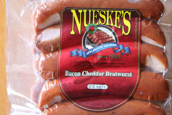 Nueske's Bacon Cheddar Bratwurst