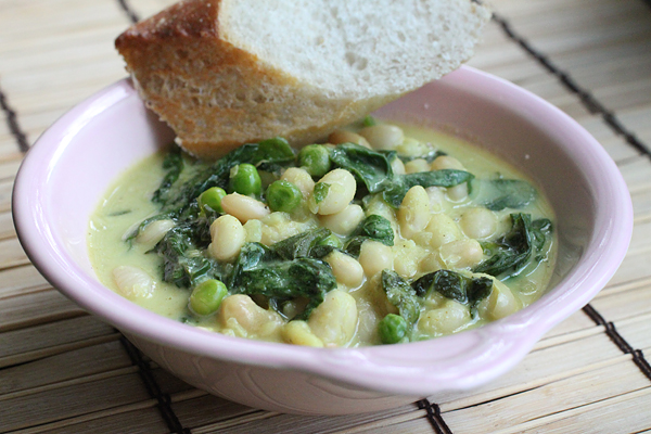 White Beans and Curry with Spinach and Peas Recipe
