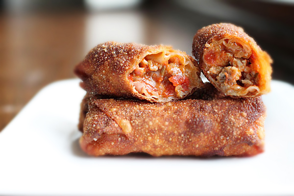 How to make pizza egg rolls