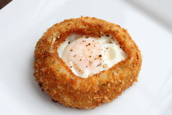Fried Egg in an Onion Ring